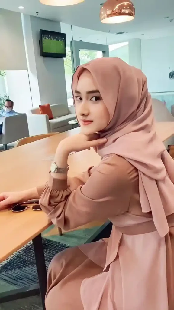 instagram cute hijab girl dp 28