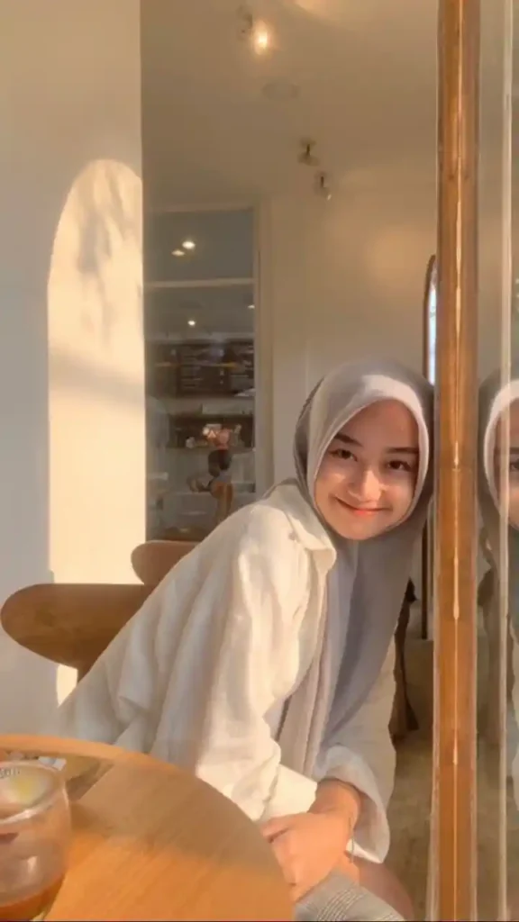 instagram cute hijab girl dp 64