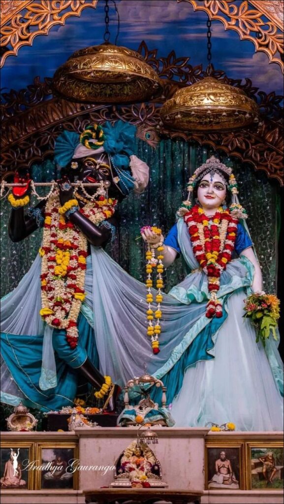 romantic radha krishna images 8