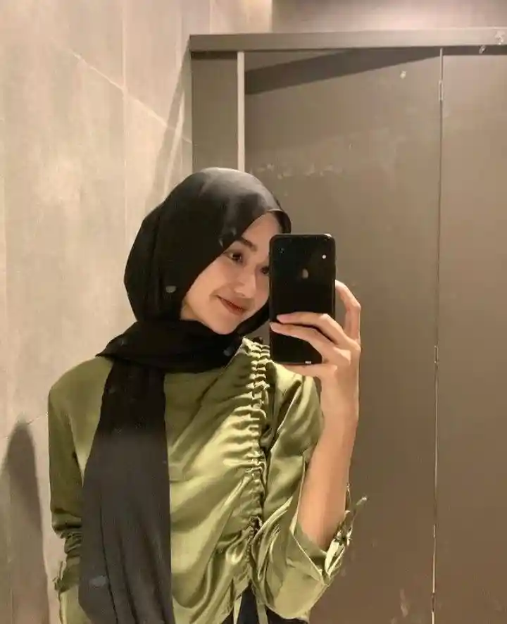 stylish instagram hijab girl dp 98